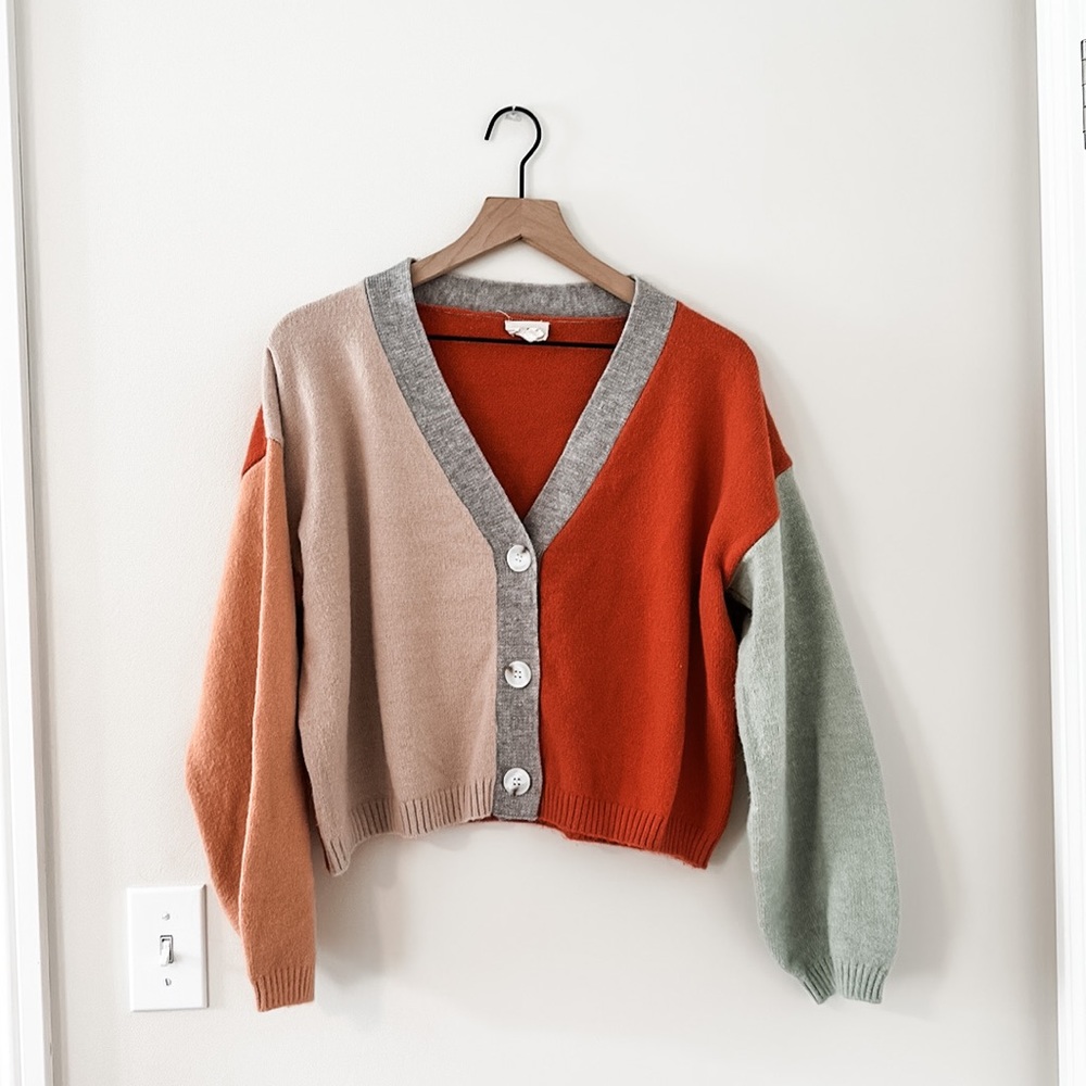 BOUTIQUE COLOR BLOCK SWEATER!